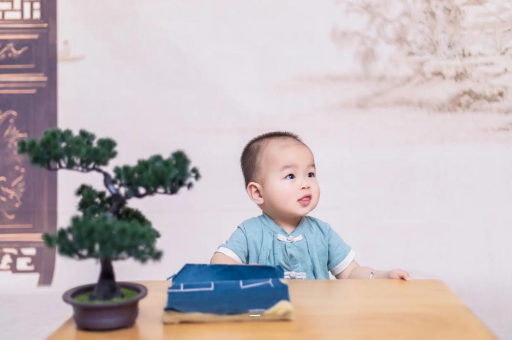 包生男孩正规公司宝宝几个月可以笑出声